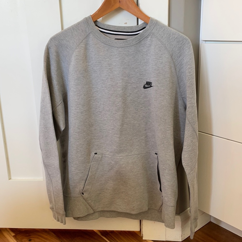 Men’s Nike sweatshirt grey